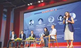 Dương Thị Minh Tuệ - Chủ nhiệm CLB F1 điều hành thảo luận cùng các doanh nhân trẻ Đông Nam Á tại Diễn đàn AFIC 2020