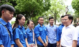 Anh Nguyễn Anh Tuấn, Bí thư thường trực T.Ư Đoàn thăm đội hình tiếp sức mùa thi tại Hà Nội