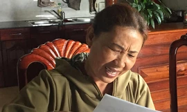 Bà Phương đọc lại số nợ bà Lan đã vay