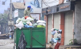 Vẫn khó xử phạt người dân xả rác