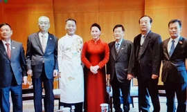 Chủ tịch QH Nguyễn Thị Kim Ngân gặp đại diện dòng họ Lý tại Hàn Quốc. Ảnh TL