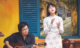 Bộ đôi Hoàng Trang và Nguyễn Đông kết hợp biểu diễn nhiều tác phẩm của nhạc sỹ Trịnh Công Sơn. Ảnh: NVCC 