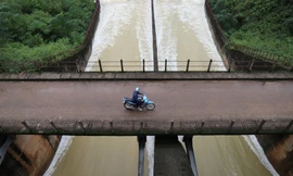 Hồ Kẻ Gỗ xả lũ trong đợt mưa trung tuần tháng 10/2020Ảnh: Cảnh huệ