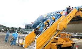 Khách nhập cảnh vào Việt Nam phải áp dụng các biện pháp y tế phòng dịch và cách ly theo quy định Ảnh: H.Việt