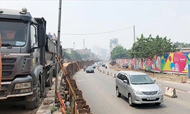 Sau cầu vượt và xây tường chắn thay đê đất tại nút An Dương, Hà Nội sẽ làm tiếp đoạn đến nút giao cầu Nhật Tân Ảnh: T.Đảng