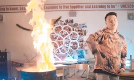 Trào lưu dọn rác được giới trẻ Việt Nam hưởng ứng rộng rãi (ảnh chụp trước và sau khi dọn rác) 