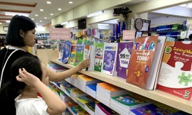 Bộ GD&ĐT yêu cầu rà soát lại tất cả 5 bộ SGK lớp 1. Ảnh: Như Ý 