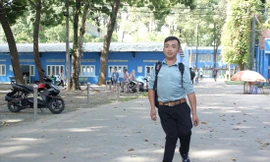 Sinh viên Nguyễn Bá Toàn đang theo học ngành công nghệ thông tin Ảnh: NGÔ TÙNG