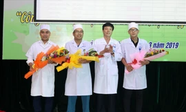 Nữ bệnh nhân nguy kịch được bác sĩ hiến máu cứu sống lúc nửa đêm