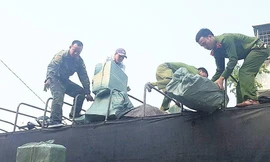 Thuê xe tải chở 23.000 gói thuốc lá lậu