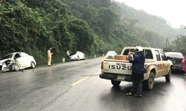 Xe đầu kéo va chạm liên hoàn trên Quốc lộ 9, 4 người bị thương