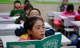 Giờ học tiếng Anh của học sinh tiểu học Tây Sơn, Hà Nội Ảnh: Hồng Vĩnh