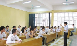 Thi vào ĐH căng thẳng, nhưng ra trường nhiều bạn lại đi số lùi. Ảnh: Trường Phong