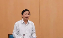 Phó Giám đốc Sở Y tế Hà Nội Hoàng Đức Hạnh báo cáo tại cuộc họp