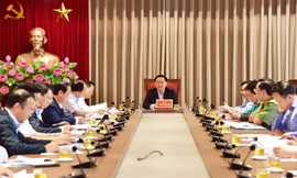 Bí thư Thành ủy Hà Nội Vương Đình Huệ chủ trì cuộc họp Thường trực Thành ủy nghe báo cáo về tình hình người dân chặn xe chở rác vào bãi rác Nam Sơn. Ảnh: PV