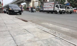 Các quận, huyện ở Hà Nội lát đá vỉa hè theo chỉ đạo của UBND thành phố. Ảnh: Trường Phong