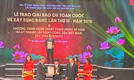 Tiền Phong đoạt giải C giải báo chí Búa liềm vàng