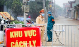 Khoảng 23h30 ngày 13/5, thôn Đông Cứu sẽ được gỡ bỏ lệnh cách ly phòng chống COVID-19. Ảnh: Hoàng Mạnh Thắng