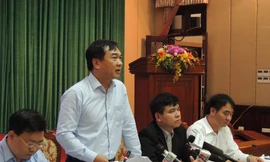 Ông Lê Văn Dục, Giám đốc Sở Xây dựng Hà Nội trả lời báo chí về nguyên nhân cá chết ở Hồ Tây, Hồ Linh Đàm