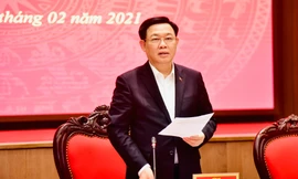 Bí thư Thành ủy Hà Nội Vương Đình Huệ phát biểu tại hội nghị