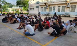 'Đột kích' quán karaoke hạng sang, phát hiện 76 người dương tính ma túy