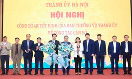 Hà Nội công bố, trao quyết định điều động cán bộ