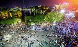 Phố đi bộ Hồ Gươm