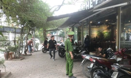 Xử lý quán cà phê lấn chiếm vỉa hè ở khu đô thị đông dân nhất Hà Nội