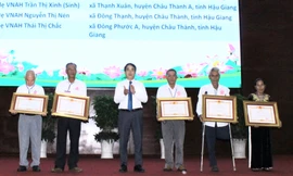 Truy tặng danh hiệu cho 5 Bà mẹ Việt Nam anh hùng ở Hậu Giang