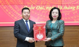 Ông Nguyễn Trường Sơn trong lễ nhận quyết định của Thành ủy Hà Nội mới đây. Ảnh: HNM