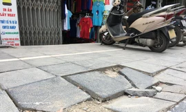 Vỉa hè vừa lát đá hơn 200 tỷ đồng đã hỏng