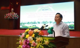 Phó Bí thư Thành uỷ Hà Nội Nguyễn Văn Phong phát biểu tại toạ đàm