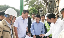 Phó Chủ tịch Hà Nội: Có hệ thống thu gom mà nước thải vẫn chảy vào sông Tô Lịch thì 'rất phản cảm'