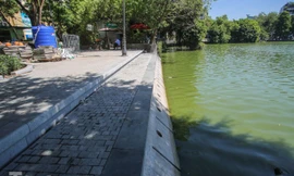 Một đoạn thí điểm kè hồ Hoàn Kiếm bằng công nghệ bê tông cốt sợi - Ảnh: Duy Phạm