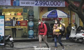 Người nước ngoài du lịch ở Hà Nội. Ảnh minh họa: Trường Phong