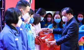 Hà Nội chi hơn 200 tỷ hỗ trợ công nhân, người lao động dịp Tết