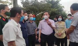 Chủ tịch UBND Hà Nội kiểm tra công tác phòng chống dịch tại Gia Lâm