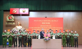 Bàn giao công tác giữa Chủ tịch nước Tô Lâm và tân Bộ trưởng Bộ Công an 