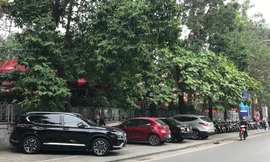 Hà Nội: Quận Hoàn Kiếm giải toả 11 điểm trông giữ ô tô trên vỉa hè
