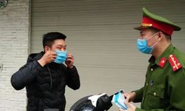 Hà Nội phạt người không đeo khẩu trang nơi công cộng từ hôm nay