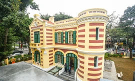 Cận cảnh quá trình 'khoác áo mới' cho biệt thự Pháp cổ ở Thủ đô