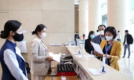 Phó Bí thư Thường trực Thành ủy Hà Nội Nguyễn Thị Tuyến kiểm tra công tác phòng, chống dịch Covid-19 tại Trung tâm thương mại Lotte (quận Ba Đình). Ảnh: HNM