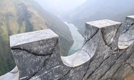 Bức tường 'xấu hổ' trên đỉnh Mã Pì Lèng