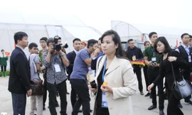 Nhìn gần nhan sắc nữ ca sĩ quyền lực nhất Triều Tiên đang ở Việt Nam