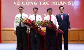 Ông Võ Đăng Dũng (thứ hai từ phải sang)