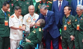 Tổng Bí thư Tô Lâm gặp mặt cán bộ lão thành cách mạng, người có công, gia đình chính sách