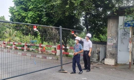 Chốt cứng tại cầu để phân chia vùng phòng chống dịch của Hà Nội