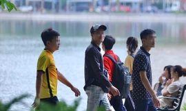 Nguy cơ dịch COVID-19 cực cao, người dân Hà Nội vẫn thờ ơ với khẩu trang