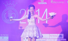 Thí sinh hoa hậu trổ tài biến lửa thành chim bồ câu