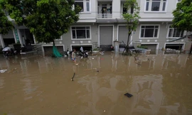 Nhiều khu vực ở Hà Nội ngập nặng sau cơn mưa lớn ngày 20 - 21/7